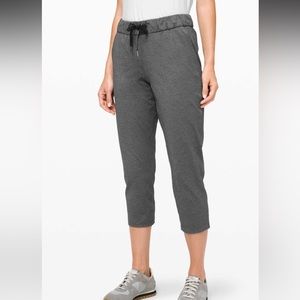Lululemon On the Fly Crop *23" Heathered Black -Full-On Luxtreme size 12